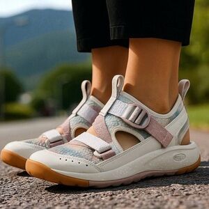 Chaco Women’s Odyssey Mist Quail Sport Hiking Shoes – Size 7 (Barely Used)